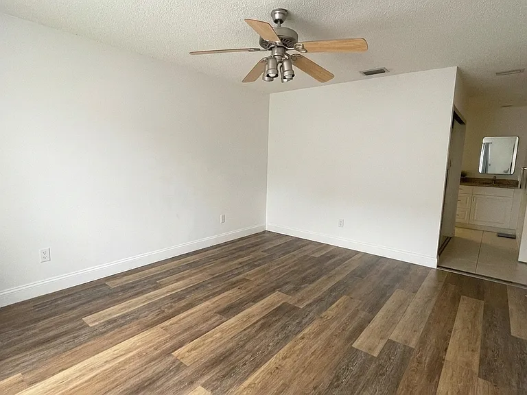 1420 Park Shore Cir #1 — Photo 23