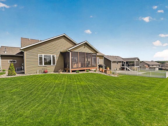 4th image of 847 Golfview Avenue