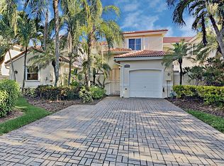 1130 Chestnut Ln, Hollywood, FL 33019