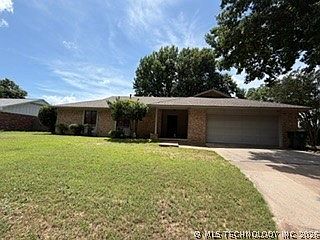 1st image of 902 Cardinal Ln