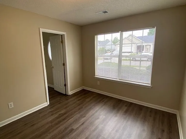 549 Blue Lake Dr — Photo 5