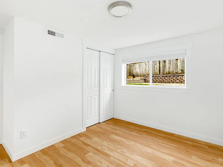15666 SE 9th St — Photo 13