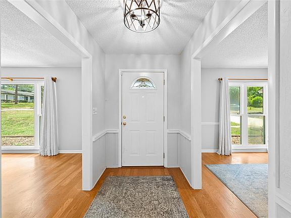 4th image of 800 SWEETWATER CREEK COURT