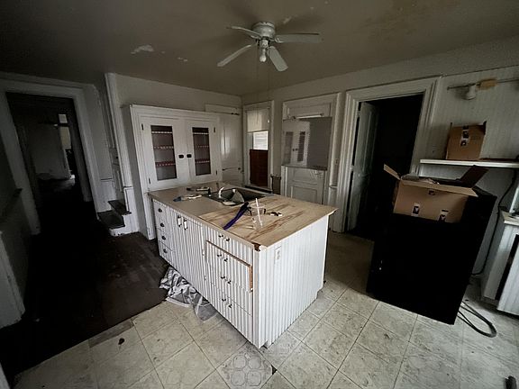 5th image of 135 E Burr Oak St