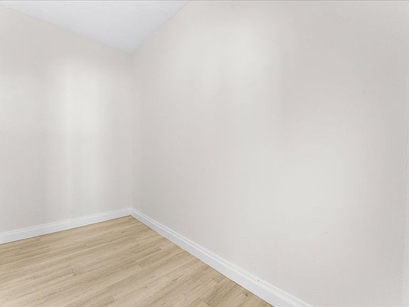 5th image of 1475 W Adams Blvd #205