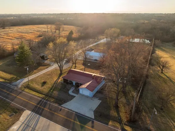 1208 S Cedar St, Belton, MO 64012