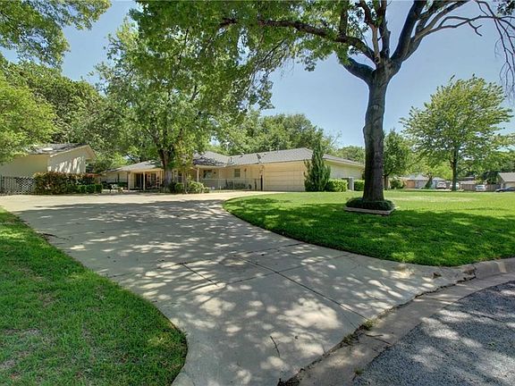 3rd image of 5515 Oakmont Ln