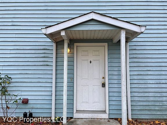5th image of 912 SE 153rd Ave APT B