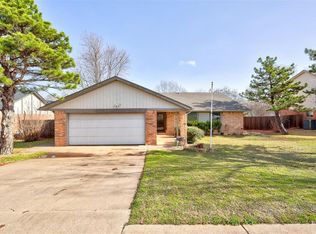 1108 Bank Side Cir, Edmond, OK 73012