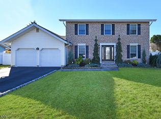 8 Amherst Ct, Wayne, NJ 07470