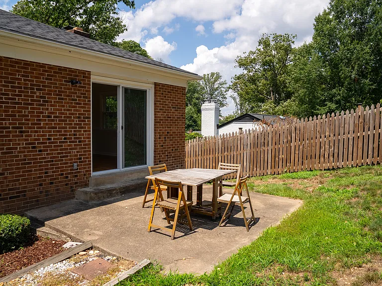 5012 Larno Dr — Photo 11
