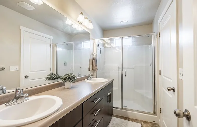 119 S 1800 W — Photo 10