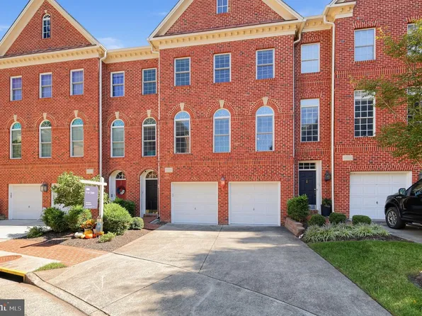 20374 Fallsway Ter, Sterling, VA 20165