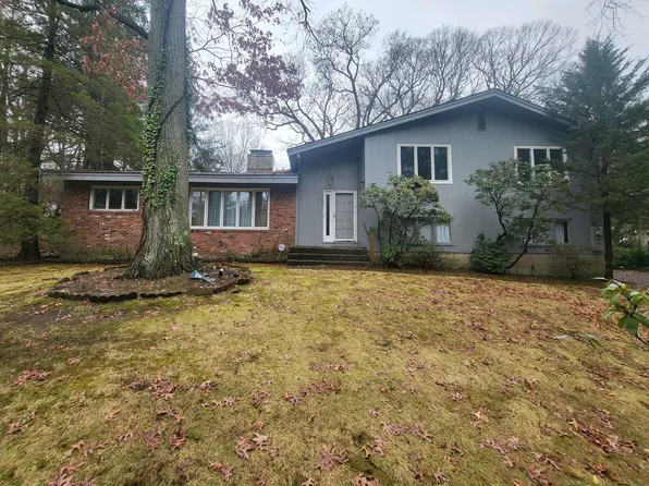 62 Quaker Path, Stony Brook, NY 11790