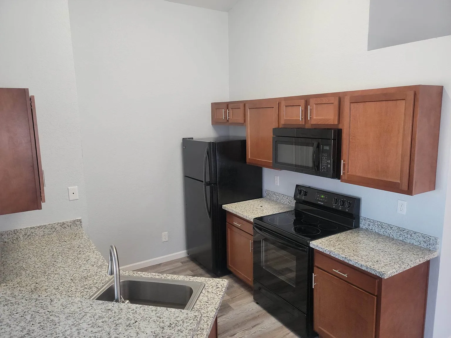 4 bed, 1464 sqft, $2,100 — Photo 2
