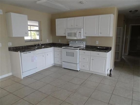 3rd image of 3526 Lake Osborne Dr