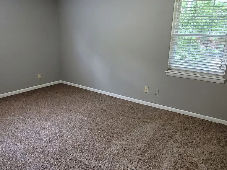 1704 Ashford Ln — Photo 16