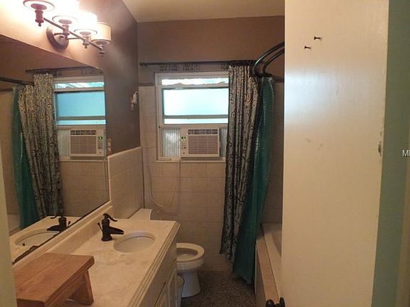 3rd image of 130 Lake Deer Dr E