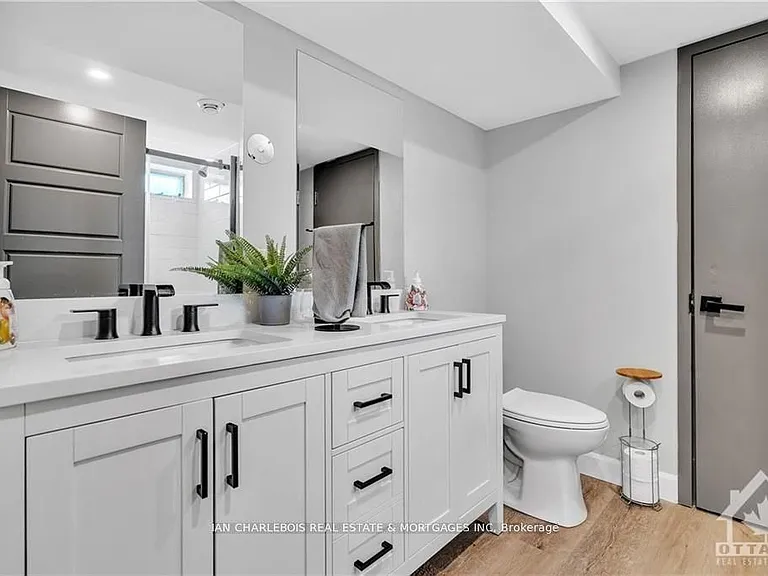 820 Smyth Rd #B — Photo 8