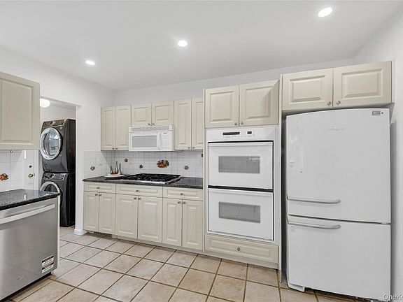 5th image of 10 Cherry Avenue