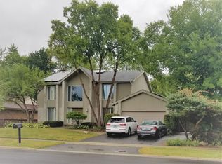 1355 Sunburst Ln, Northbrook, IL 60062
