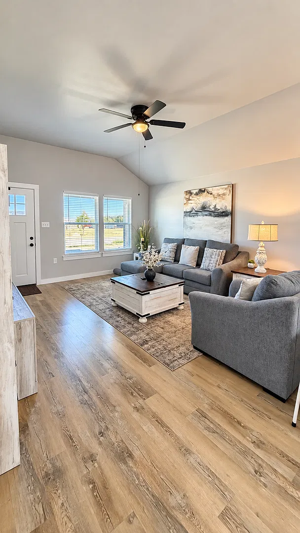 Need A November Rental? 3/2/2 Nice 'n New! — Photo 4