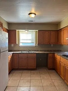 3 bed, 2.0 bath, 2092 sqft, $2,200 — Photo 2