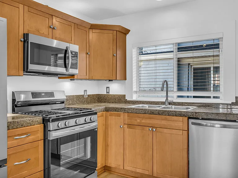 724 E Browning Ave — Photo 7