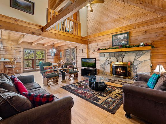 9th image of 1855 Spring Hill Dr