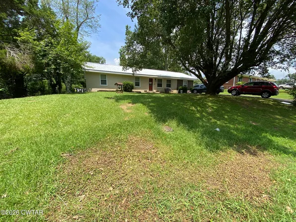 130 Simmons St, Henderson, TN 38340