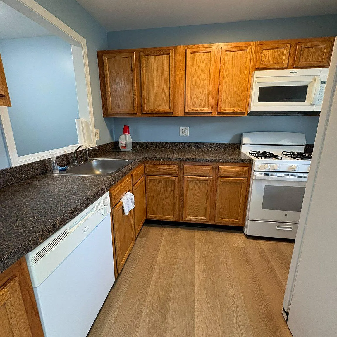 4 bed, 2.5 bath, 1200 sqft, $2,300 — Photo 3