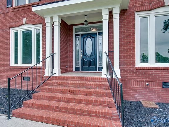 4th image of 100 Portico Dr