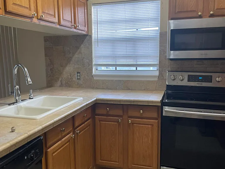 1534 Royal Forest Ct — Photo 24