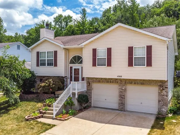 1088 Winter Park Dr, Fenton, MO 63026