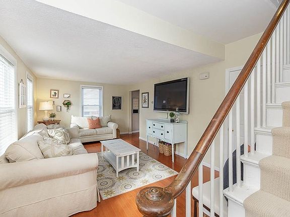 4th image of 28 Oakland St #1