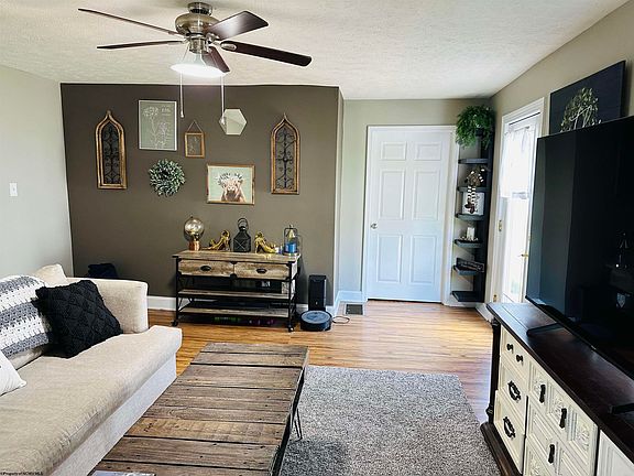 5th image of 347 Bradley Ct
