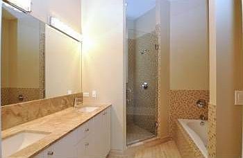 3rd image of 1472 N Milwaukee Ave
