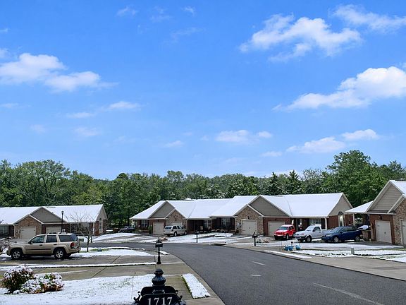 3rd image of 1717 Chelsa Dr NE