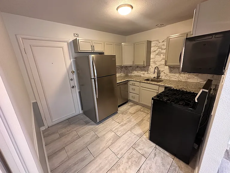 4031 Cole Ave #F — Photo 2