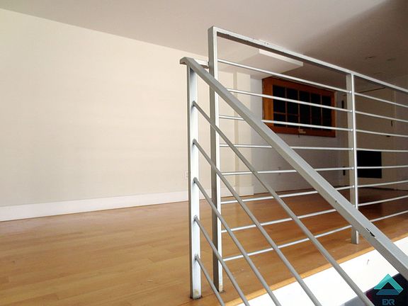 5th image of 160 Scholes St APT 2B