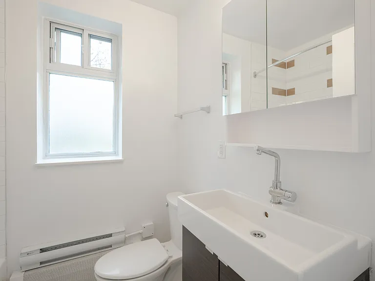 107 Redpath Ave — Photo 9