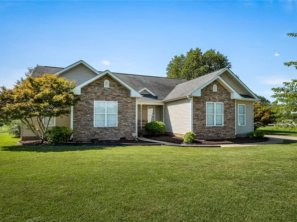 425 Johnson Rd, Pelzer, SC 29669