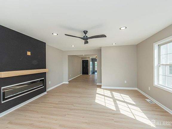 5th image of 42 Roosevelt St #B