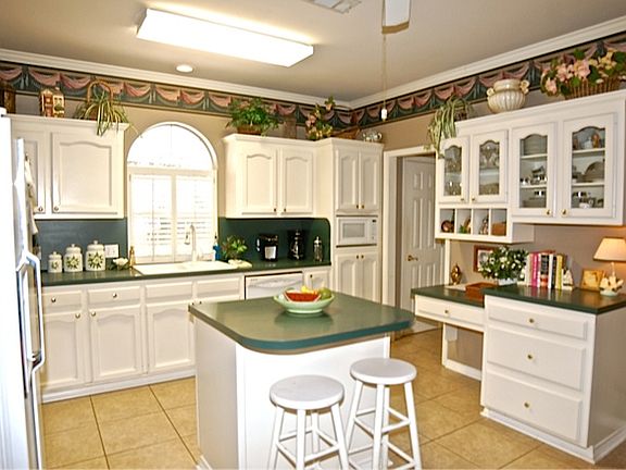 5th image of 17236 Fountainbleau Dr