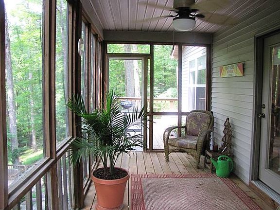 4th image of 2998 Lake Forest Ln
