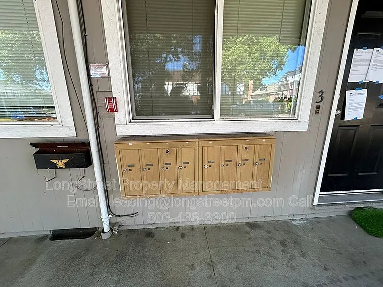 2510 NW Van Buren Ave #6 — Photo 4