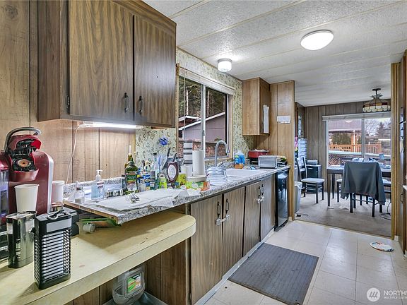 4th image of 14402 215th Avenue E