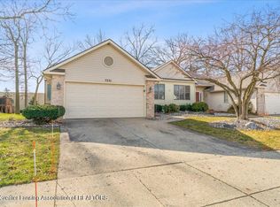 7231 Glen Terra Dr #52, Lansing, MI 48917