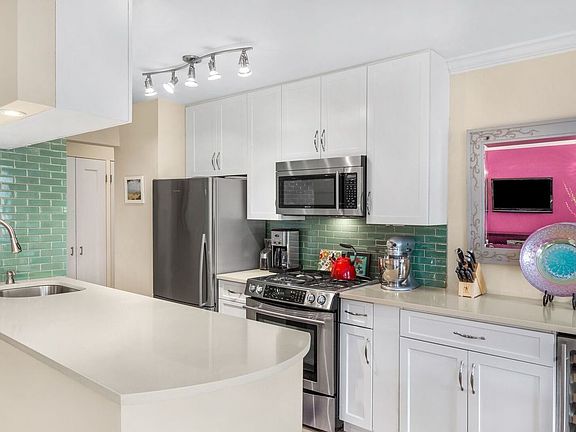 3rd image of 205 3rd Ave APT 4K