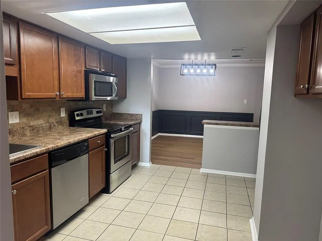 2 bed, 2.0 bath, 1292 sqft, $1,650 — Photo 3